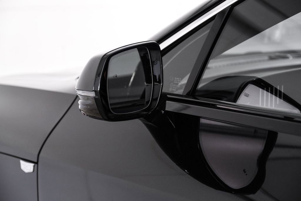 Used 2023 Cadillac Lyriq 2WD image 40