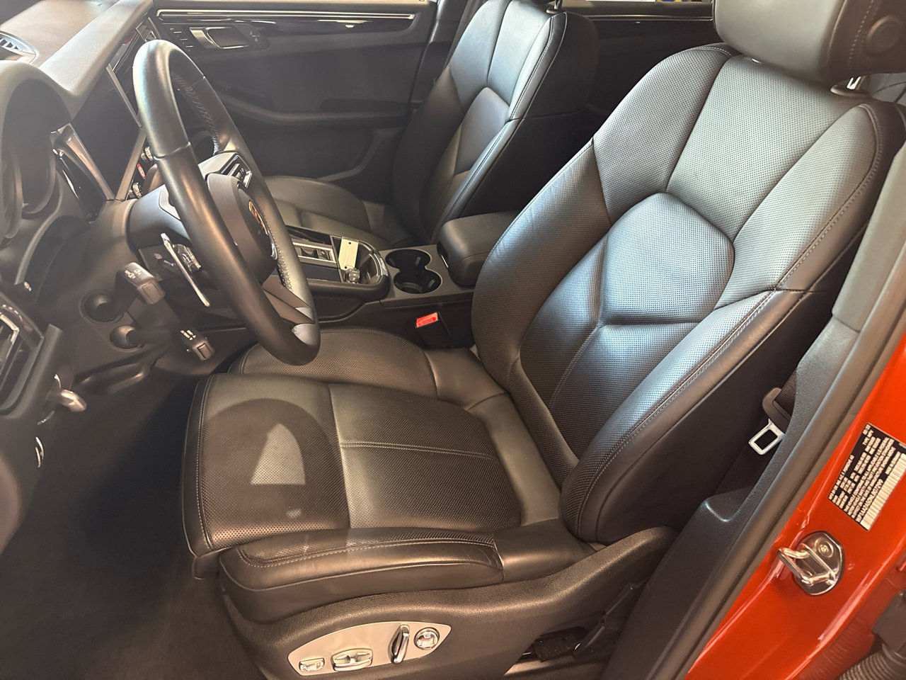 Used 2022 Porsche Macan Base image 13