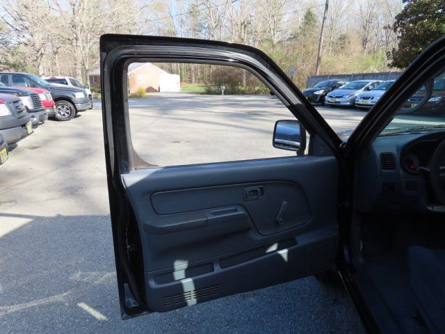Used 2004 Nissan Frontier XE w/ (BGP) Basic Gear Pkg image 9