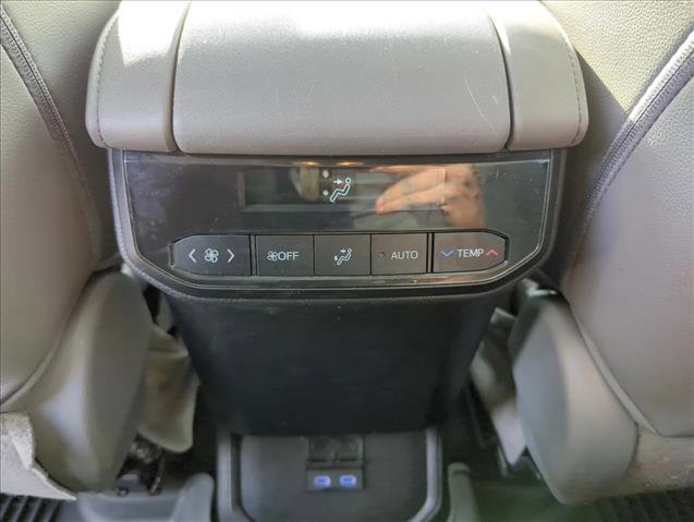 Used 2022 Toyota Highlander XLE FWD image 21