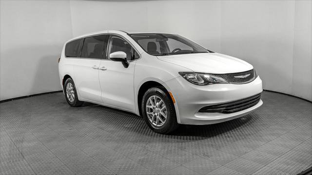 Used 2020 Chrysler Voyager LX image 11