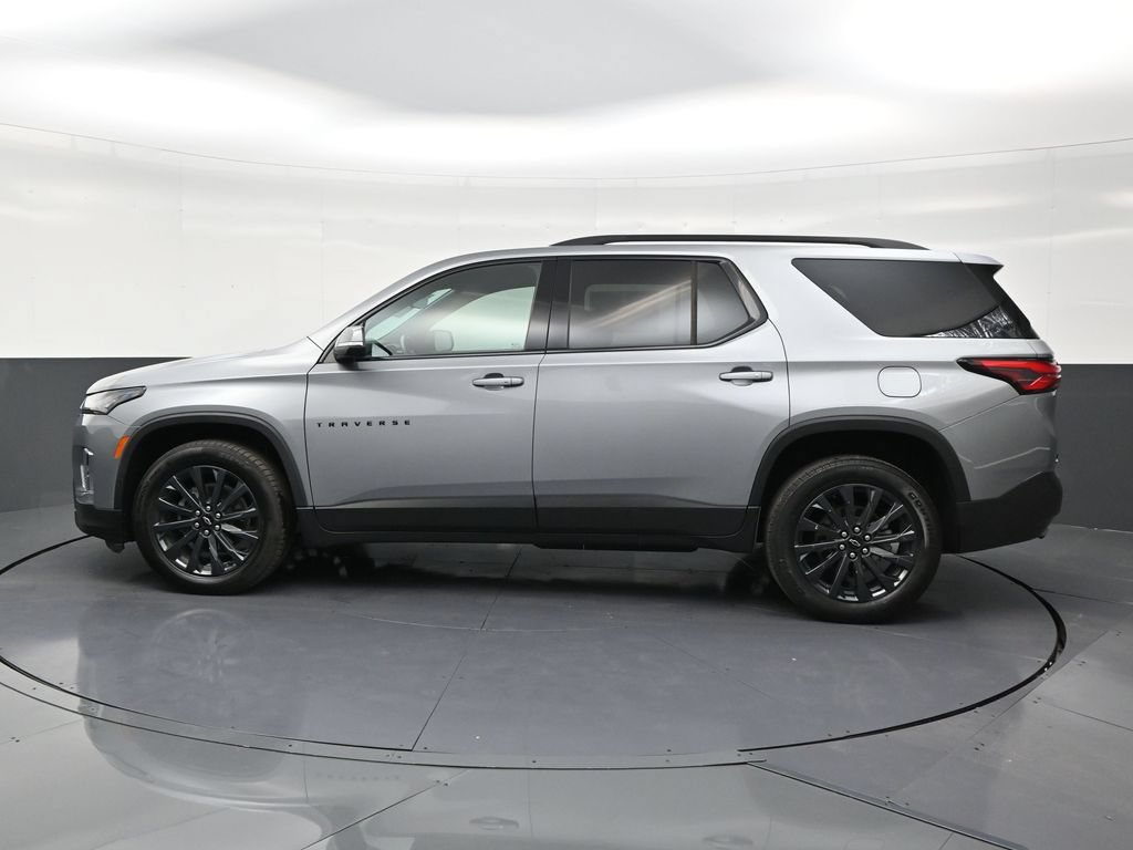 Used 2023 Chevrolet Traverse RS FWD image 2