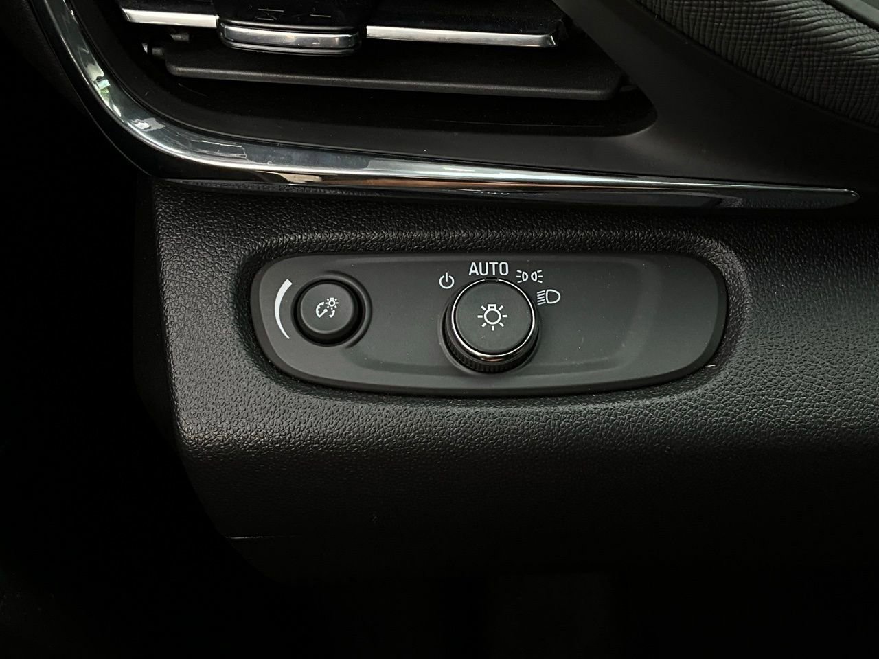 Used 2025 Buick Envista Preferred image 20