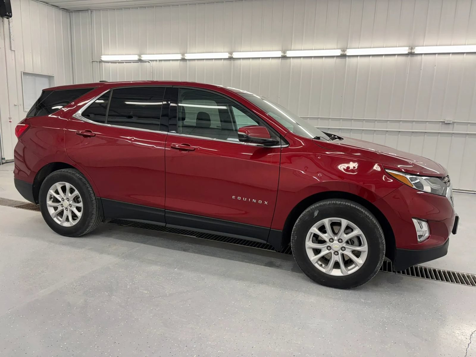 Used 2019 Chevrolet Equinox LT FWD image 2
