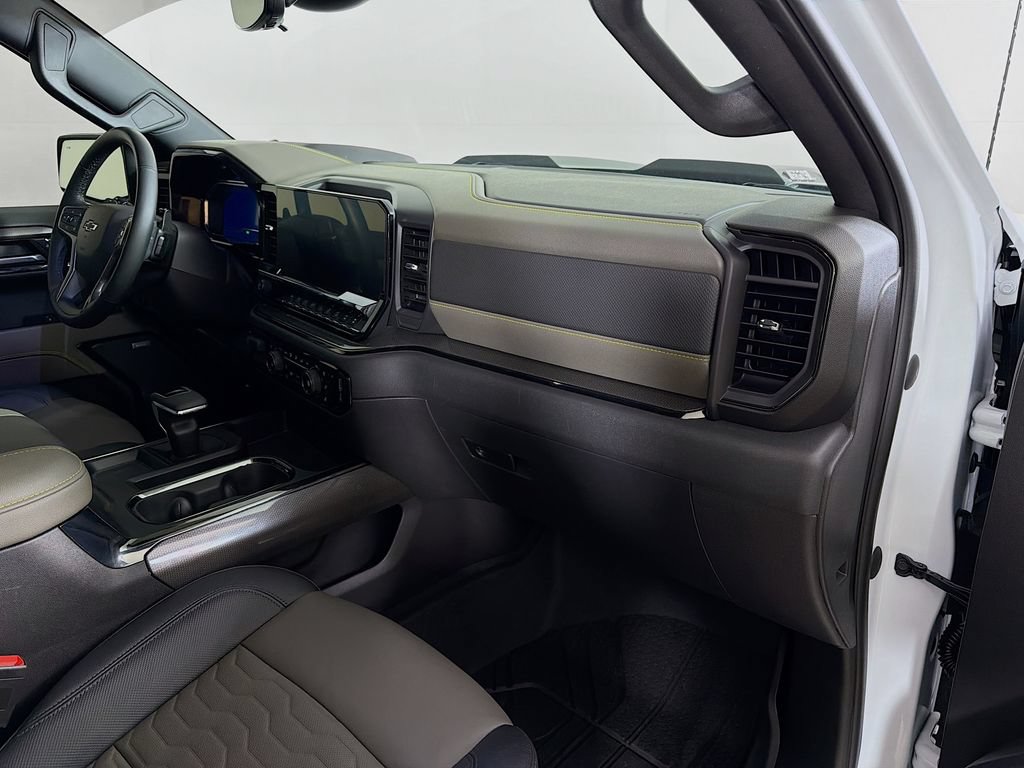 Used 2023 Chevrolet Silverado 1500 ZR2 w/ Technology Package AWD/4WD image 26