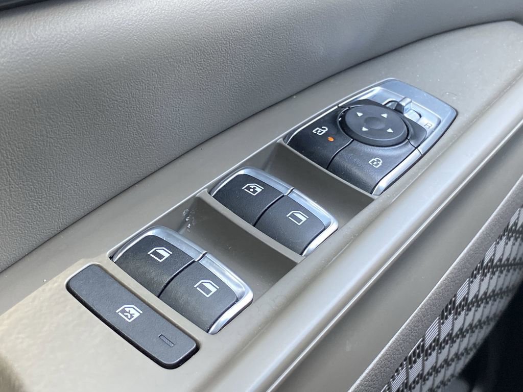 Used 2025 Kia Carnival image 9