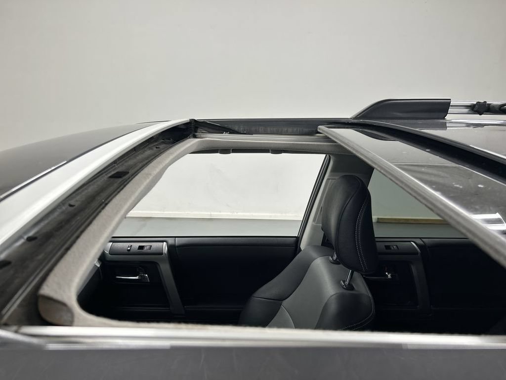 Used 2022 Toyota 4Runner SR5 Premium w/ Moonroof Package AWD/4WD image 20