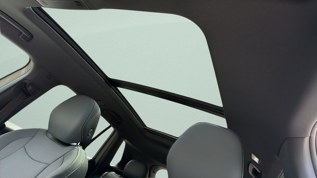 New 2026 Volkswagen Tiguan SE R-Line FWD image 16