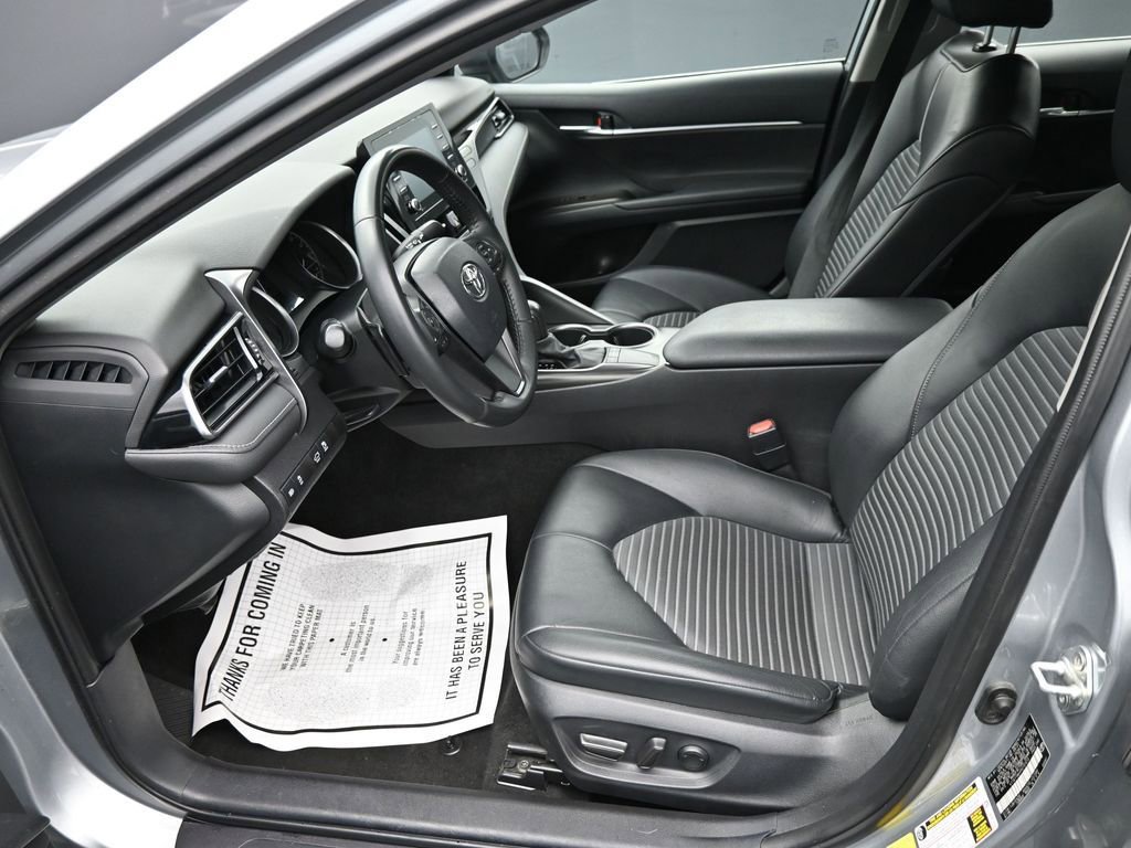 Used 2023 Toyota Camry SE FWD image 11