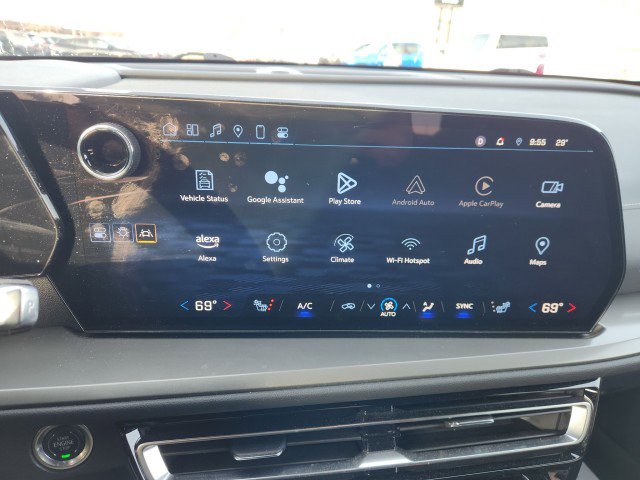 Used 2024 Chevrolet Traverse LT image 43