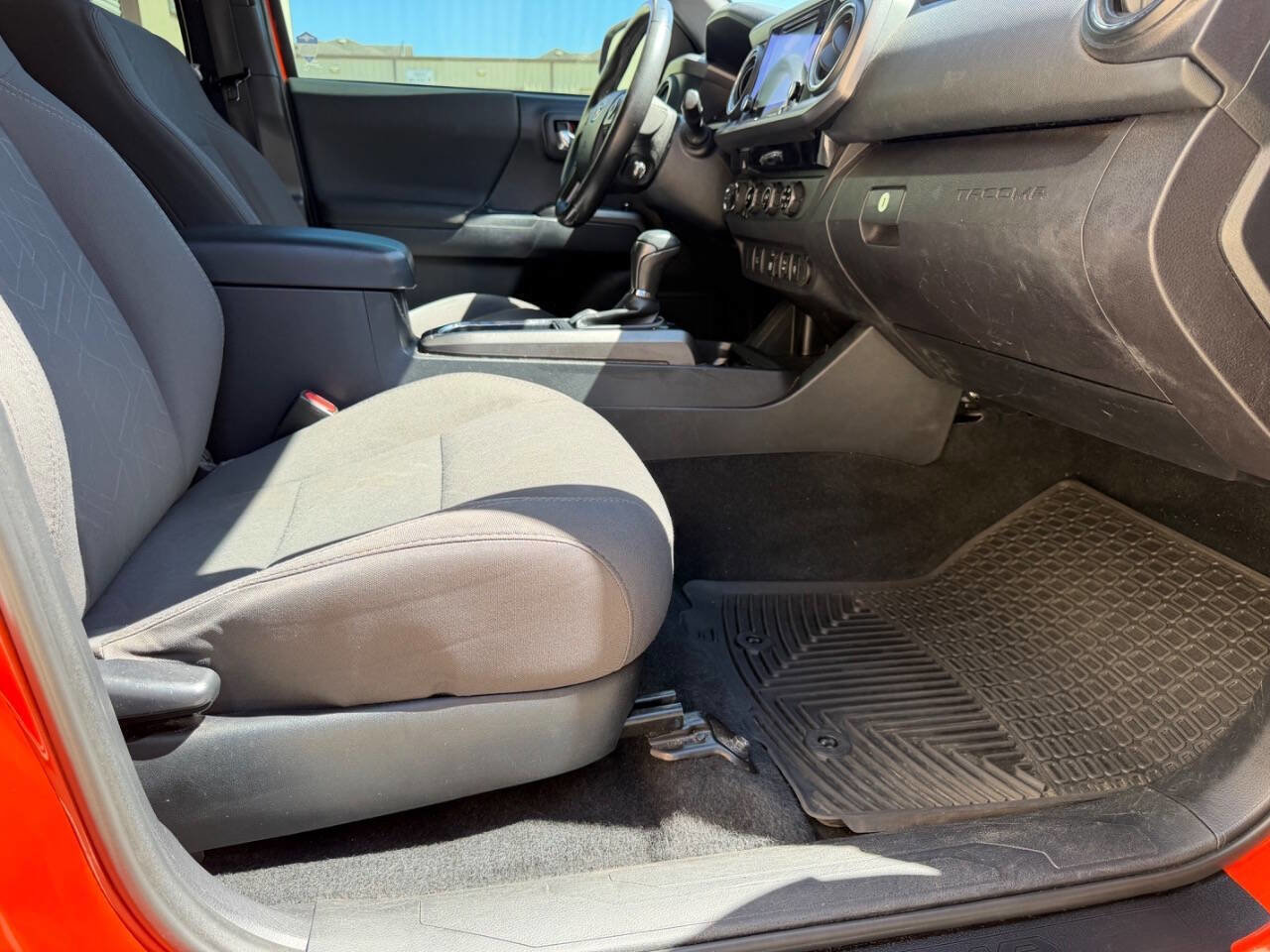 Used 2018 Toyota Tacoma TRD Off-Road image 16