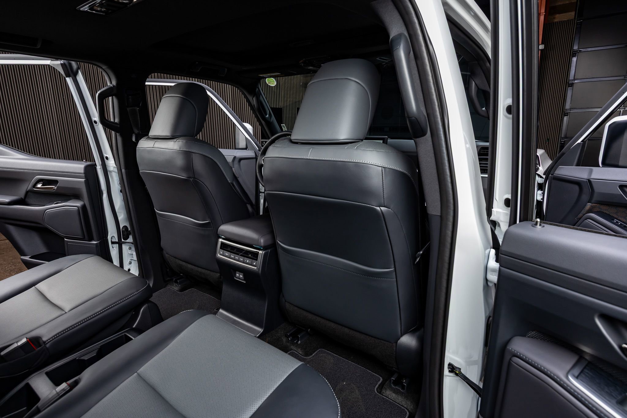 Used 2025 Lexus GX 550 image 32