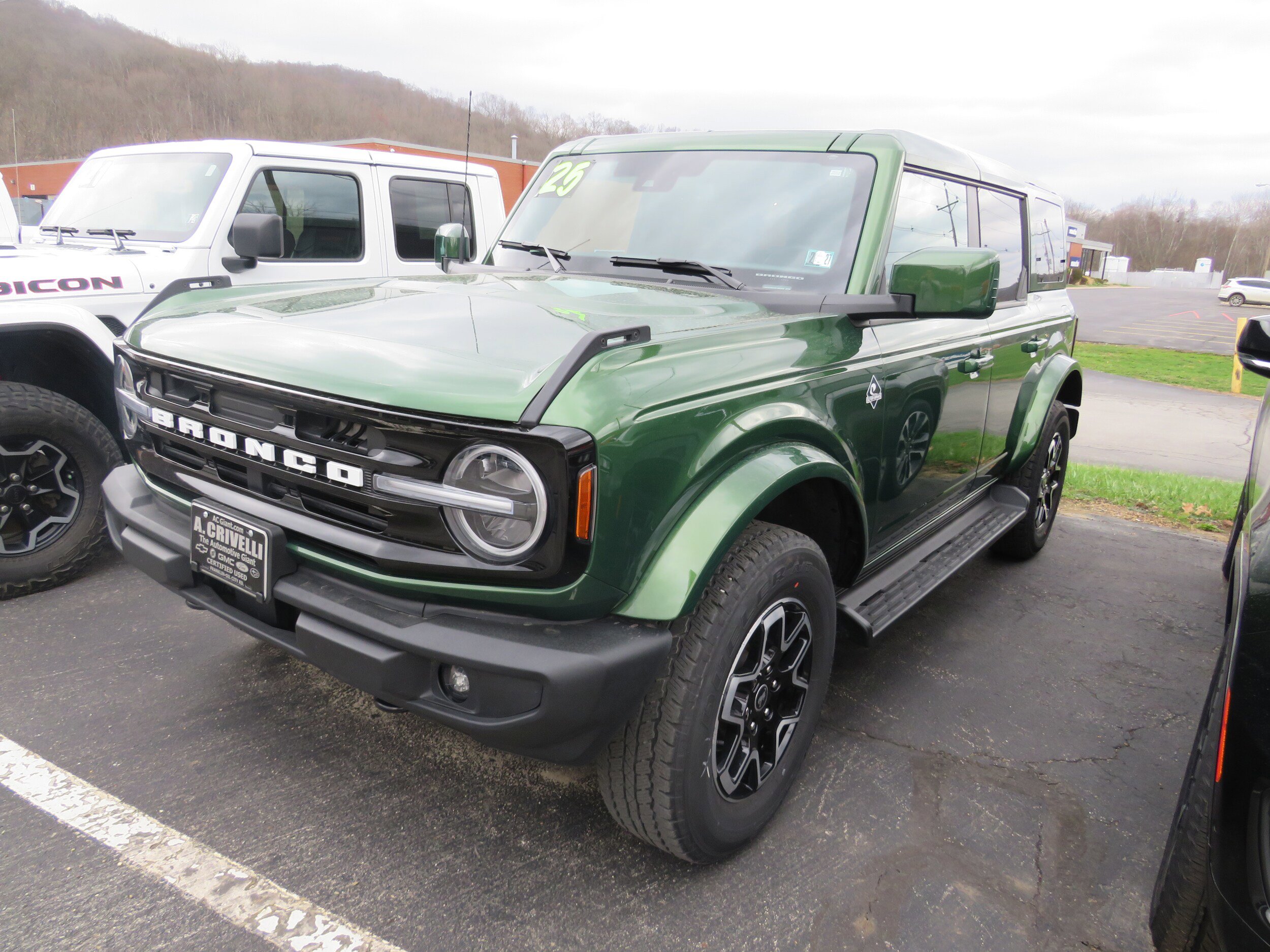 Used 2025 Ford Bronco Outer Banks AWD/4WD image 3