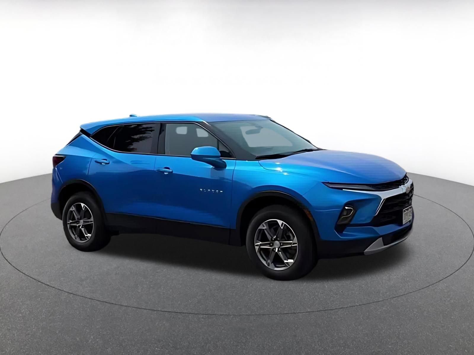 Used 2026 Chevrolet Blazer LT AWD/4WD image 2