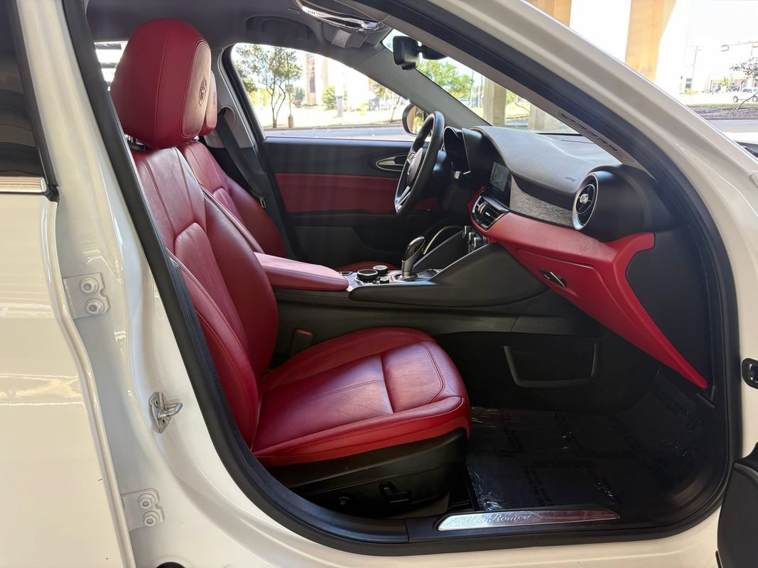 Used 2018 Alfa Romeo Giulia AWD image 27