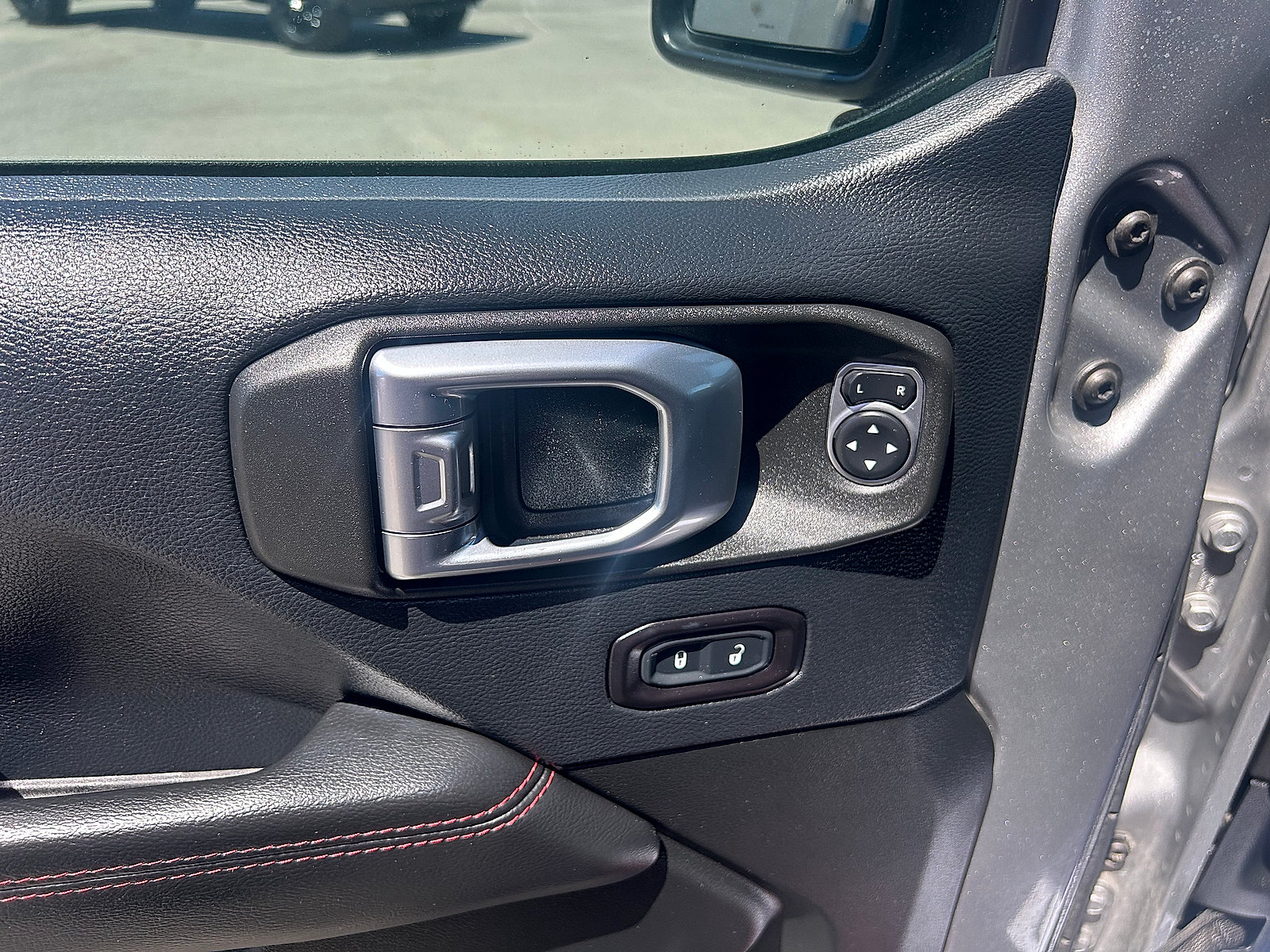 Used 2018 Jeep Wrangler Unlimited Rubicon AWD/4WD image 14