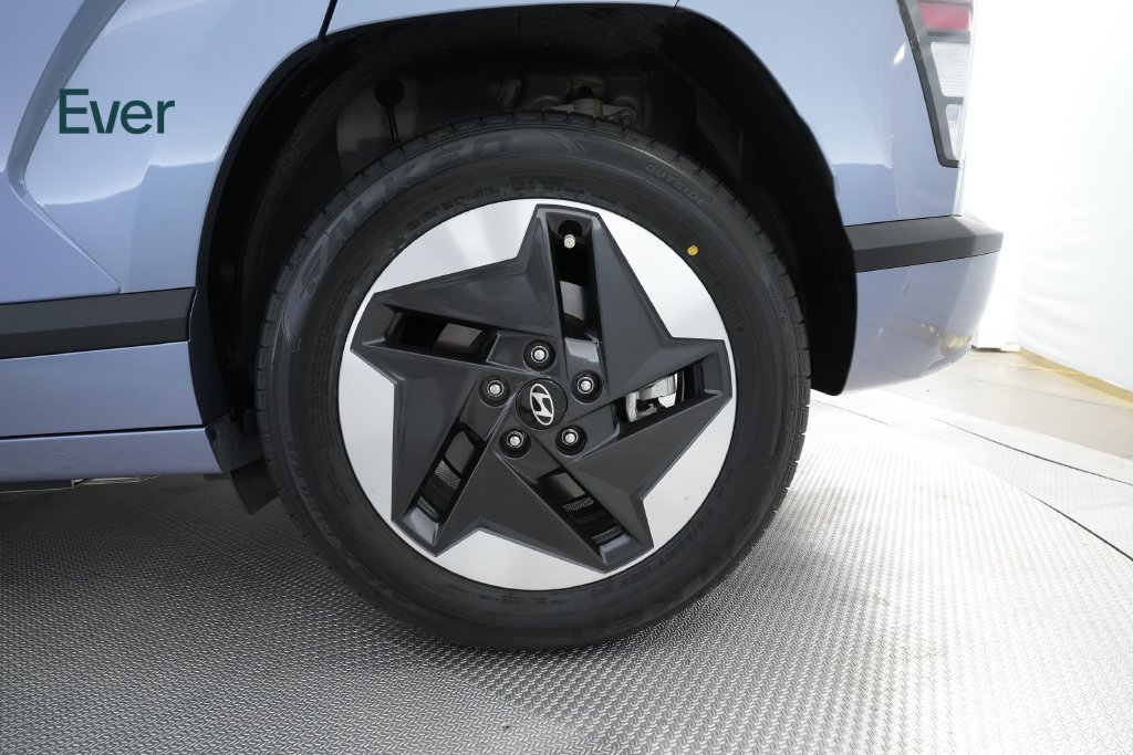 Used 2025 Hyundai Kona SEL FWD image 9
