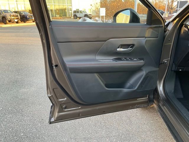 New 2026 Nissan Kicks SR w/ Cold Weather Package image 10