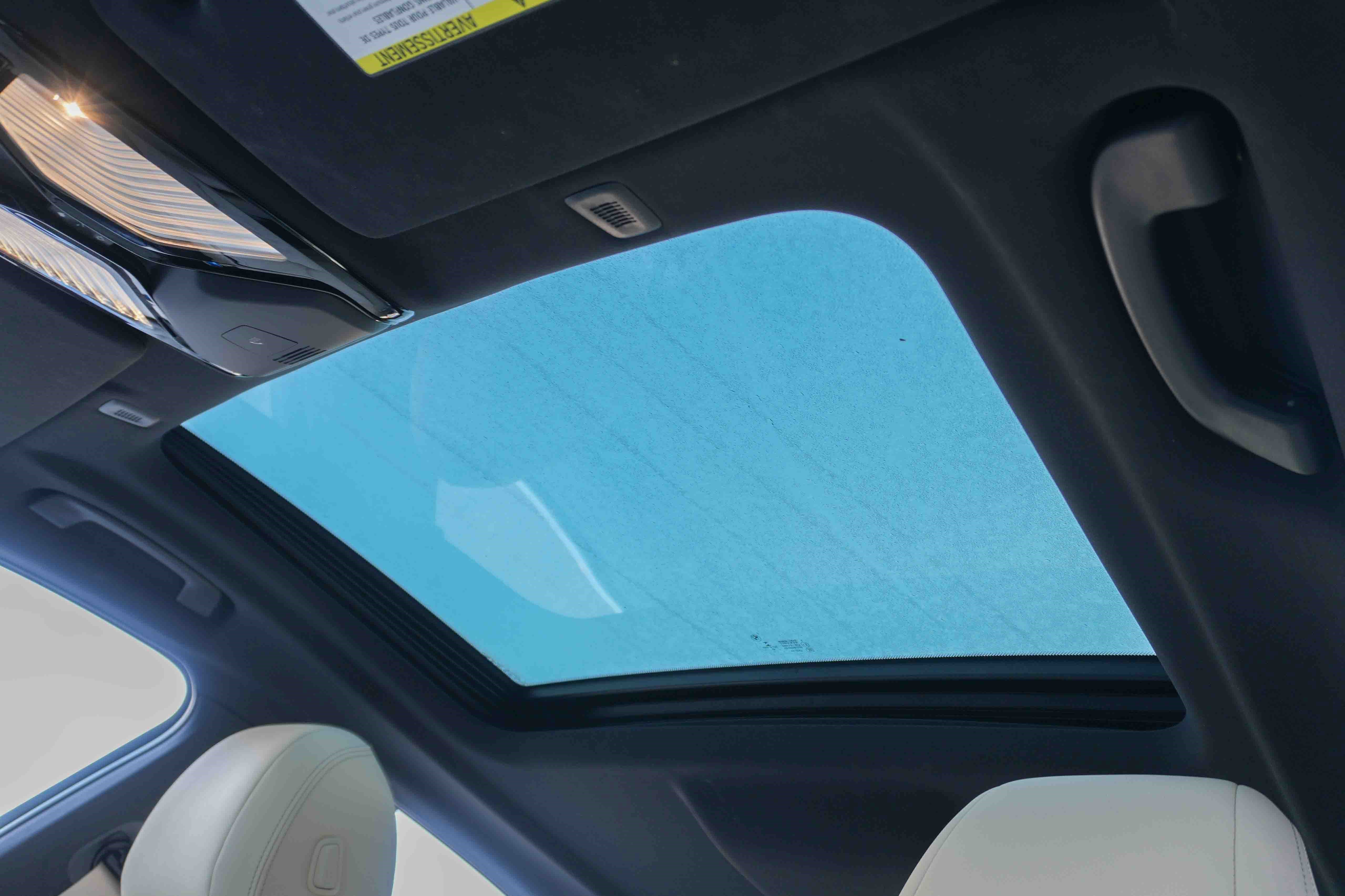 Used 2023 BMW 530e w/ Premium Package image 15