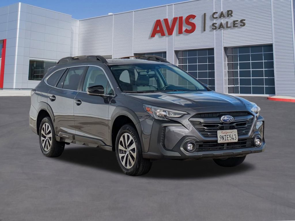 Used 2025 Subaru Outback Premium image 3