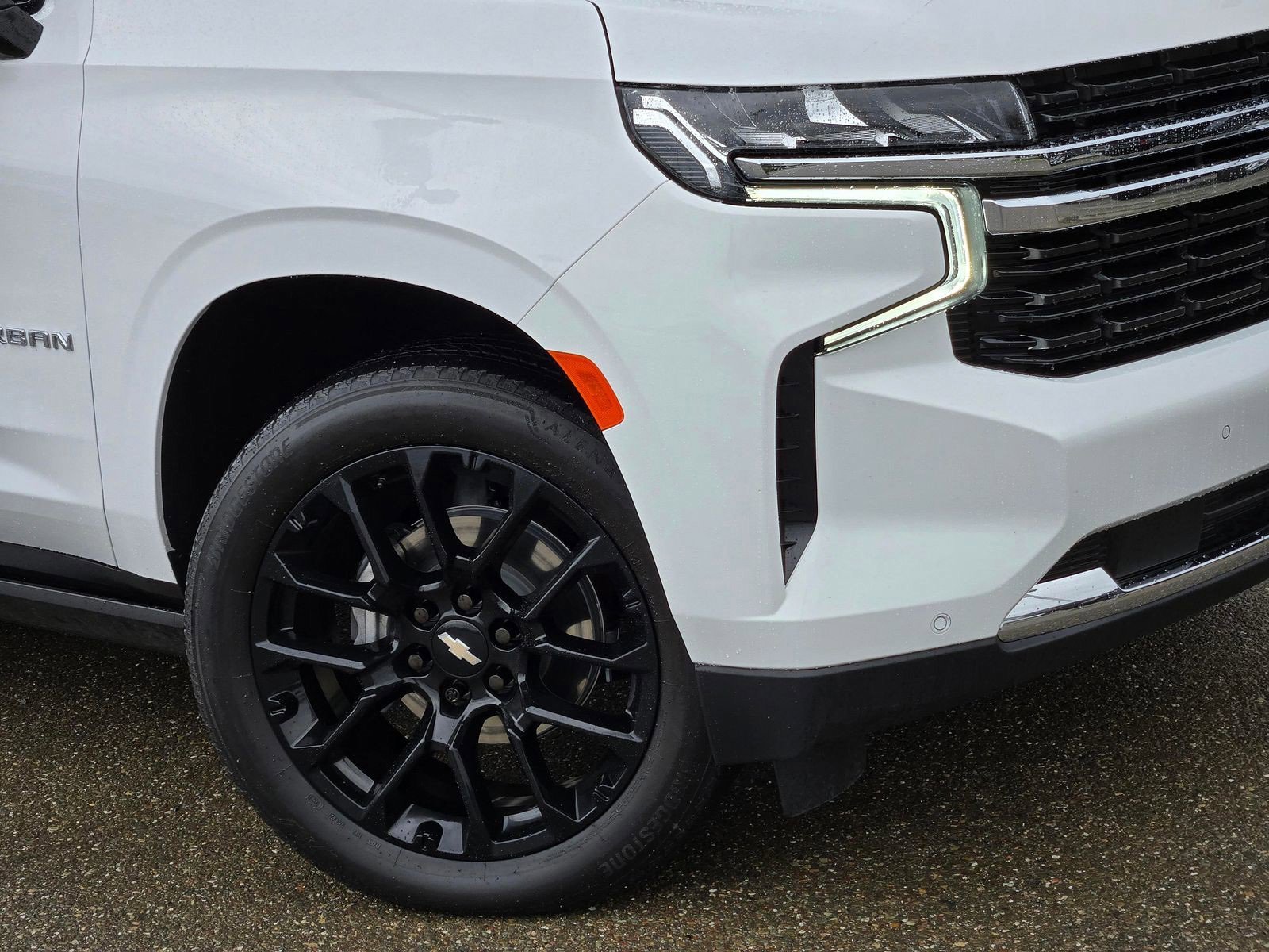 Used 2024 Chevrolet Suburban Premier image 2