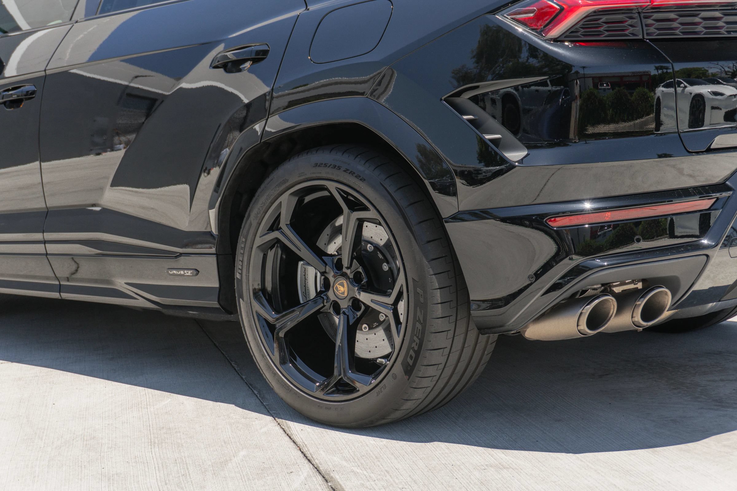 Used 2026 Lamborghini Urus SE AWD/4WD image 48