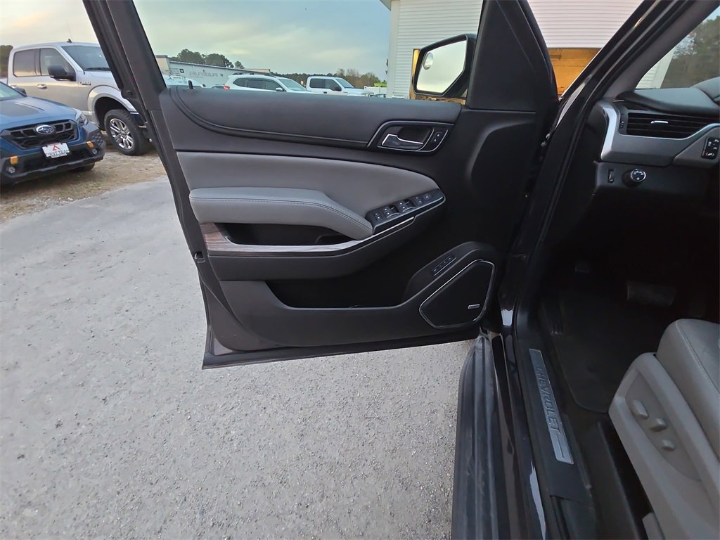 Used 2017 Chevrolet Suburban LT image 23