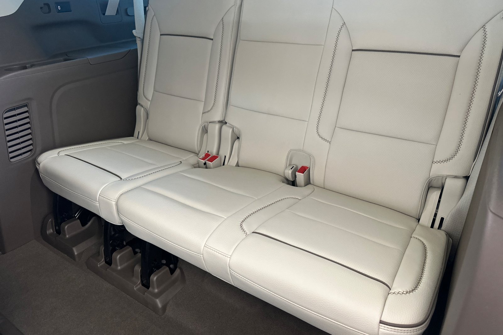 Used 2024 GMC Yukon XL Denali AWD/4WD image 14