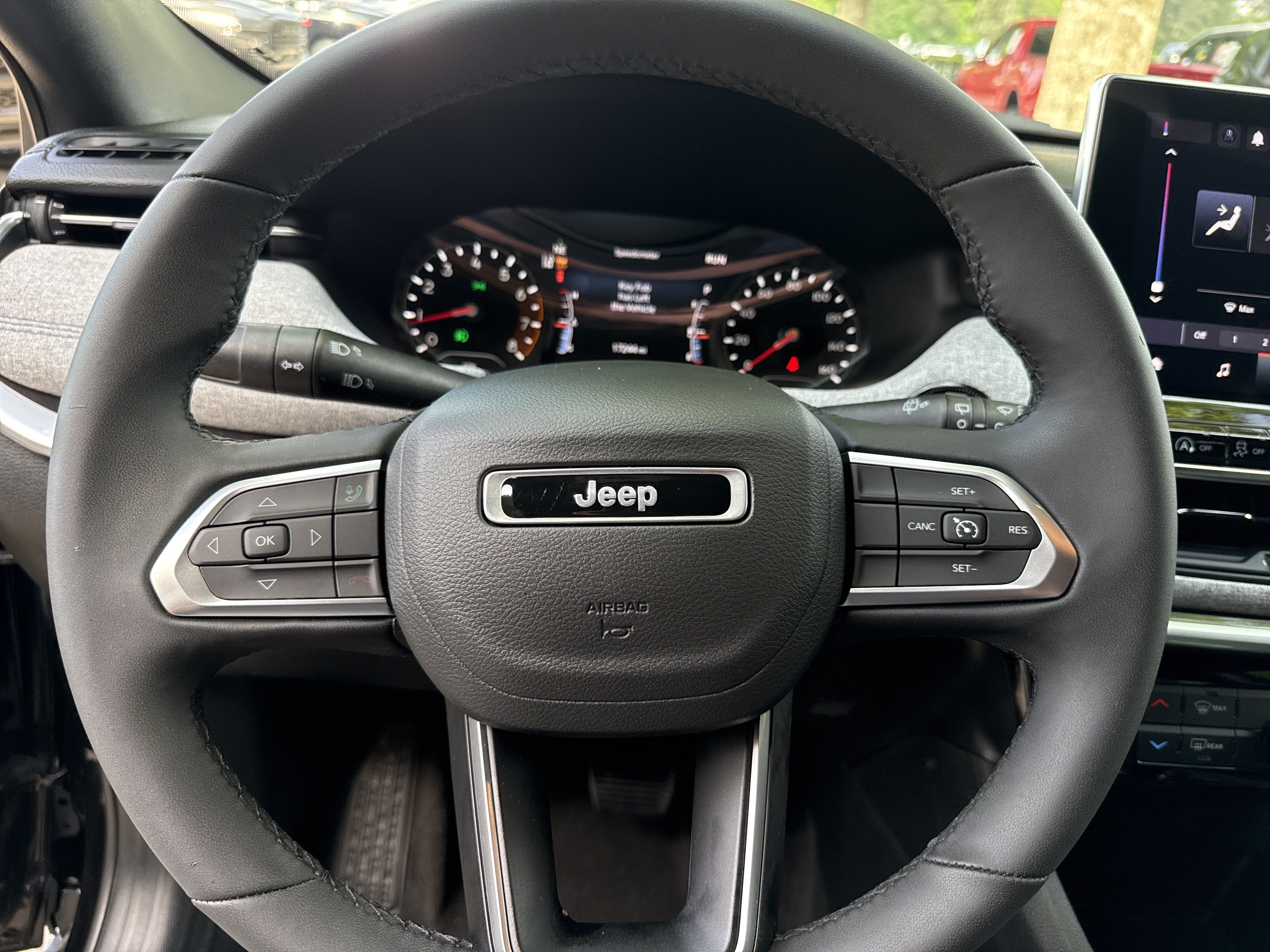 Used 2024 Jeep Compass Latitude AWD/4WD image 23