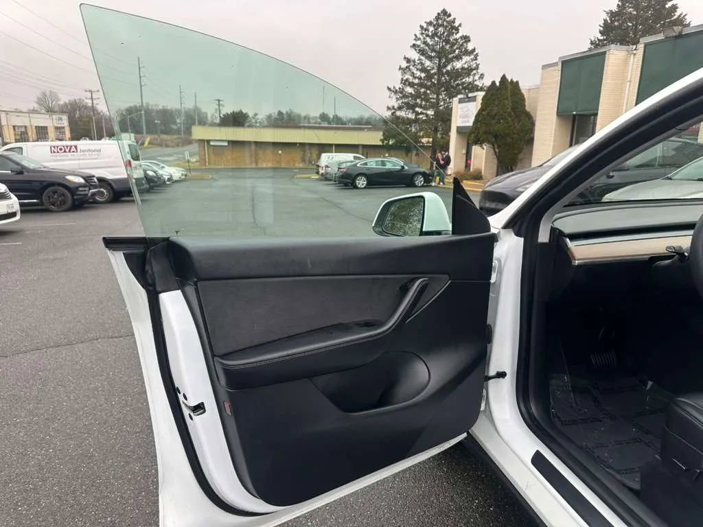 Used 2021 Tesla Model Y Long Range image 34