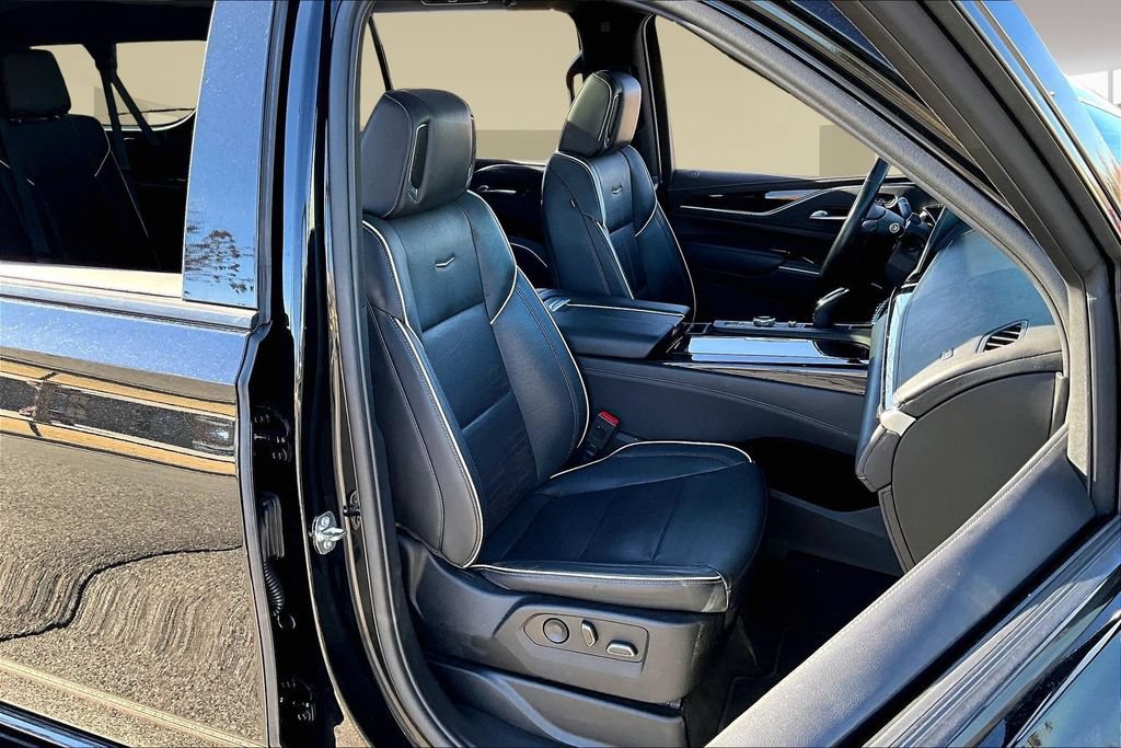Used 2023 Cadillac Escalade ESV Sport AWD/4WD image 7