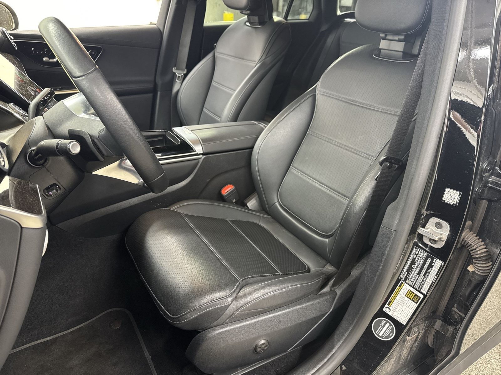 Used 2025 Mercedes-Benz GLC 300 4MATIC image 25