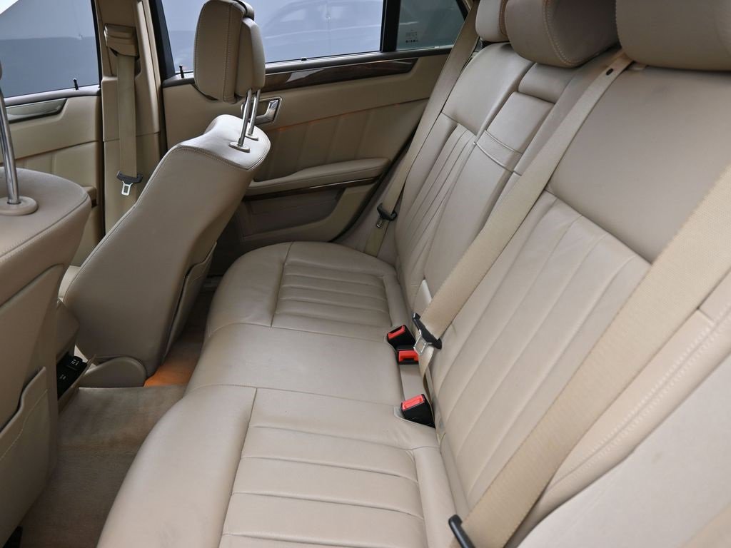 Used 2011 Mercedes-Benz E 350 4MATIC Wagon image 12