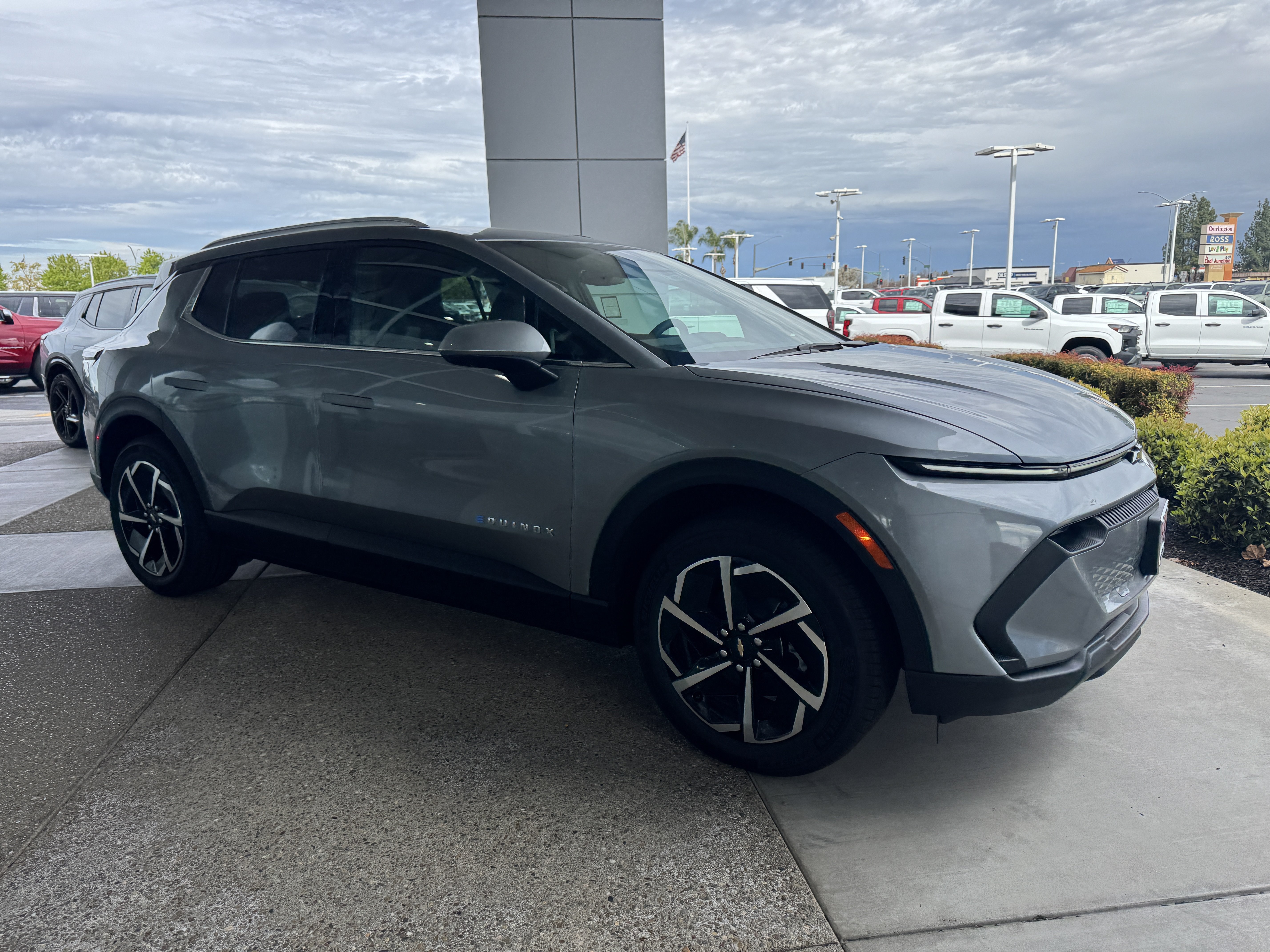 New 2026 Chevrolet Equinox EV LT AWD/4WD image 2