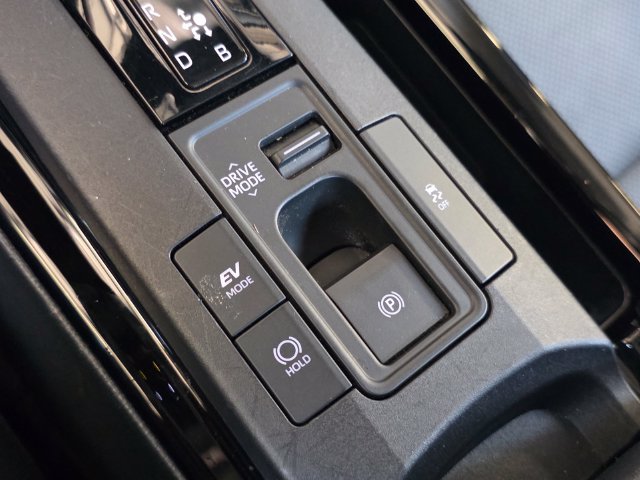 Used 2024 Toyota Prius XLE FWD image 25
