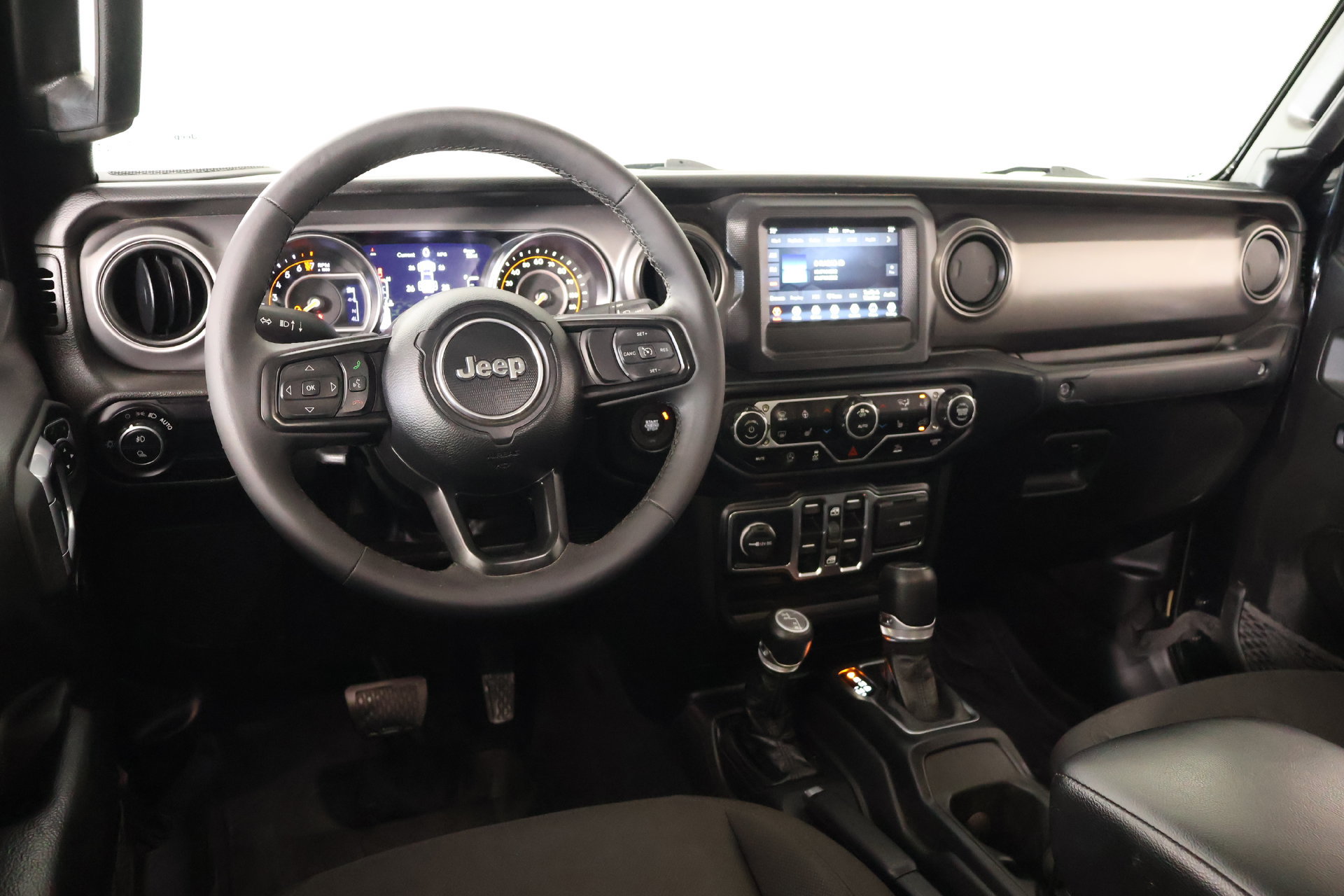 Used 2023 Jeep Gladiator Sport AWD/4WD image 2