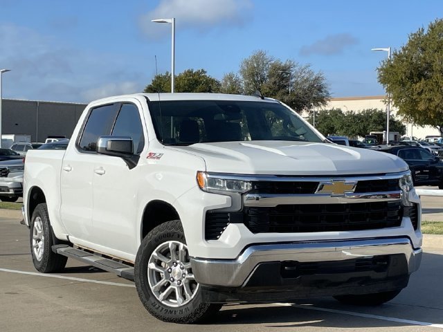 Used 2025 Chevrolet Silverado 1500 LT AWD/4WD image 2