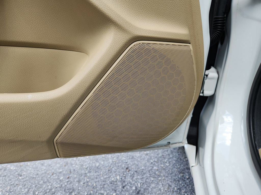 Used 2011 Honda Accord EX-L image 17