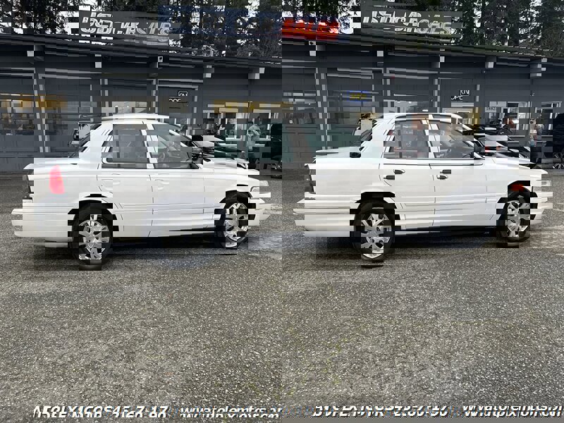 Used 2004 Ford Crown Victoria LX RWD image 8