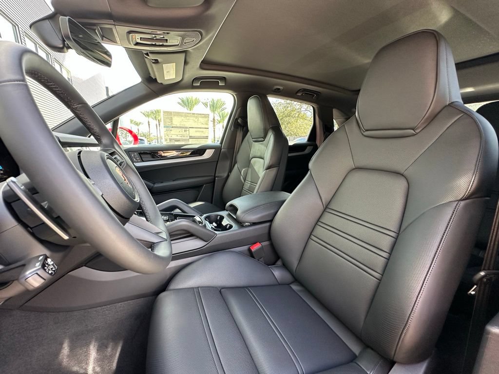 Used 2026 Porsche Cayenne AWD/4WD image 5