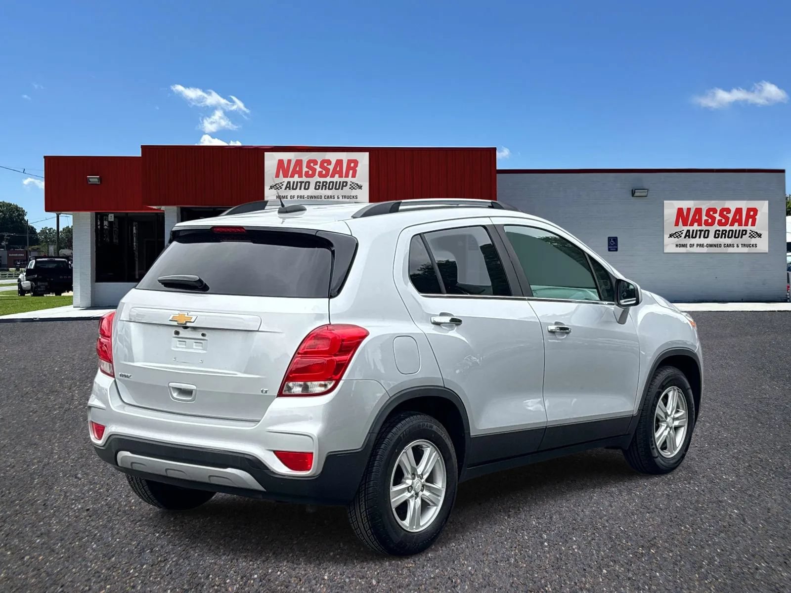 Used 2020 Chevrolet Trax LT w/ LT Convenience Package FWD image 4
