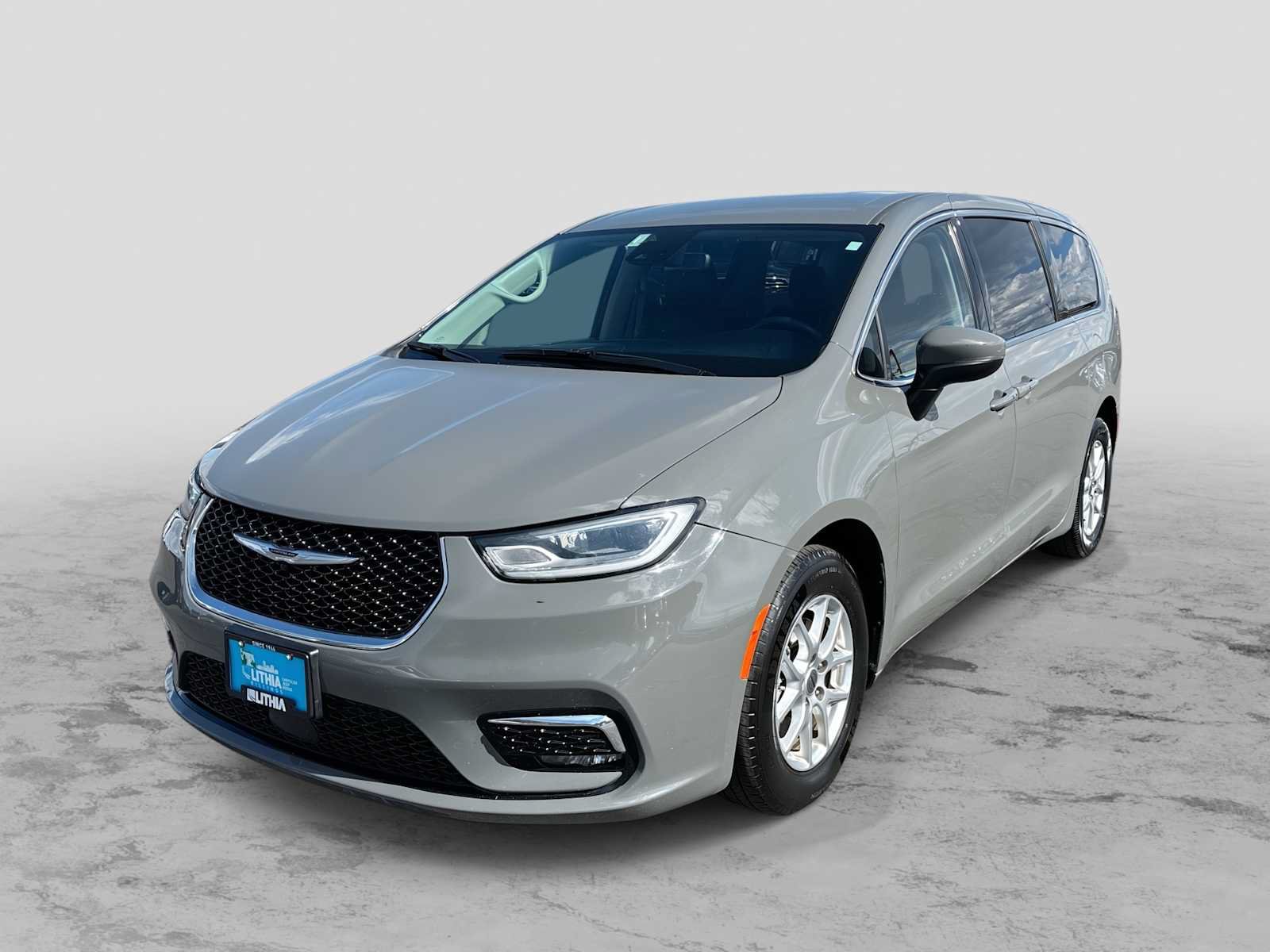 Used 2023 Chrysler Pacifica Touring-L FWD image 1