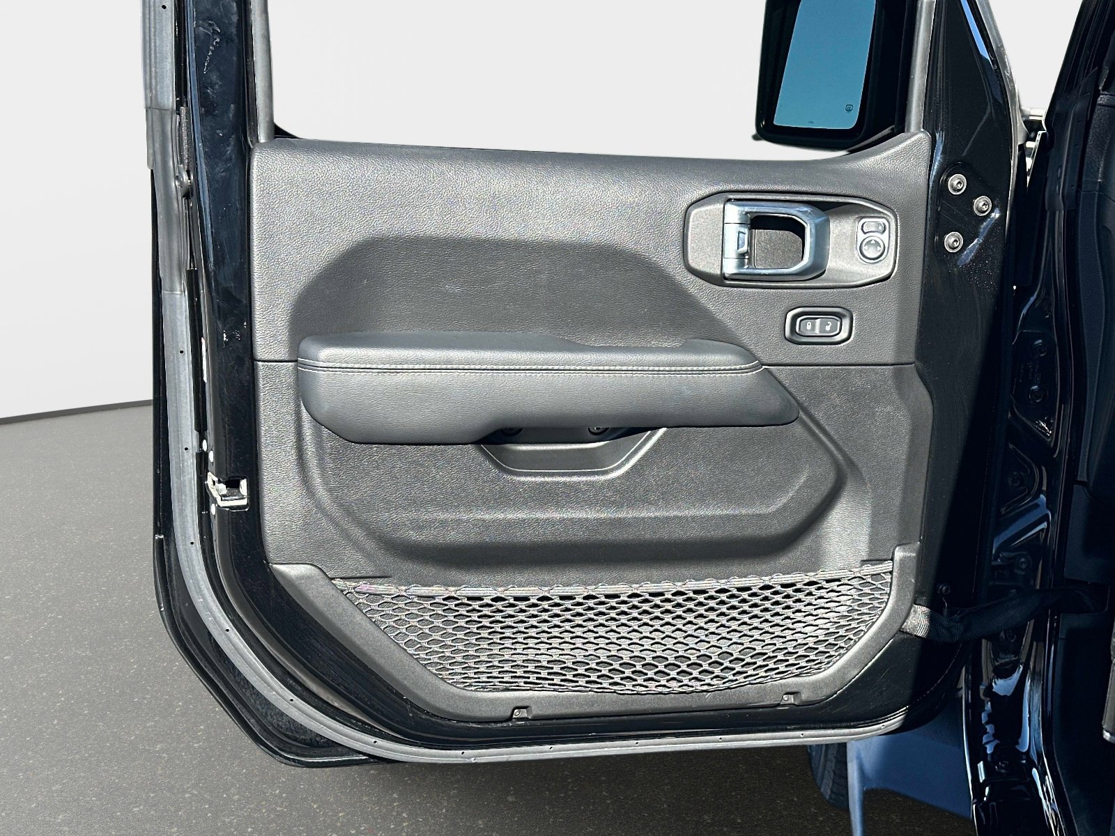 Used 2023 Jeep Wrangler Sahara w/ Cold Weather Group image 19