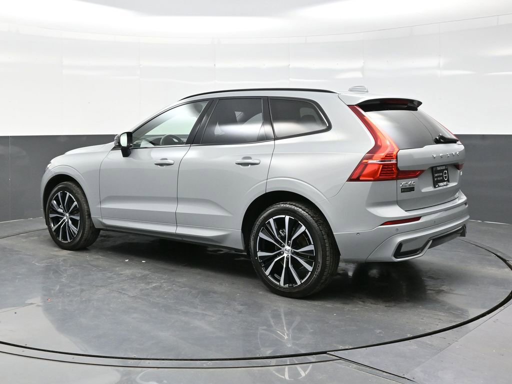 Used 2025 Volvo XC60 B5 Plus image 4