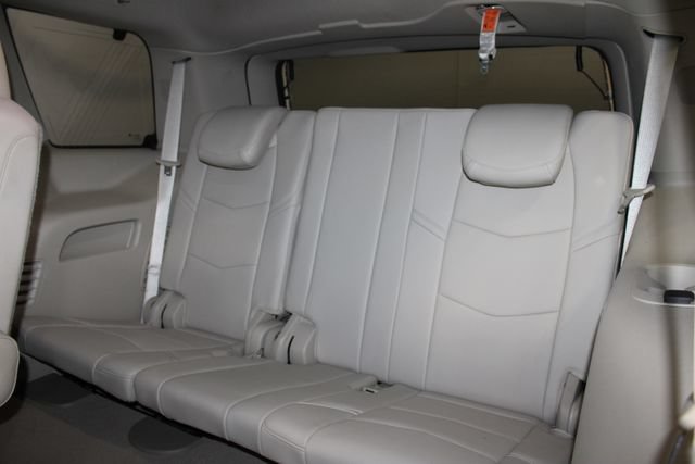 Used 2017 Cadillac Escalade Luxury AWD/4WD image 11