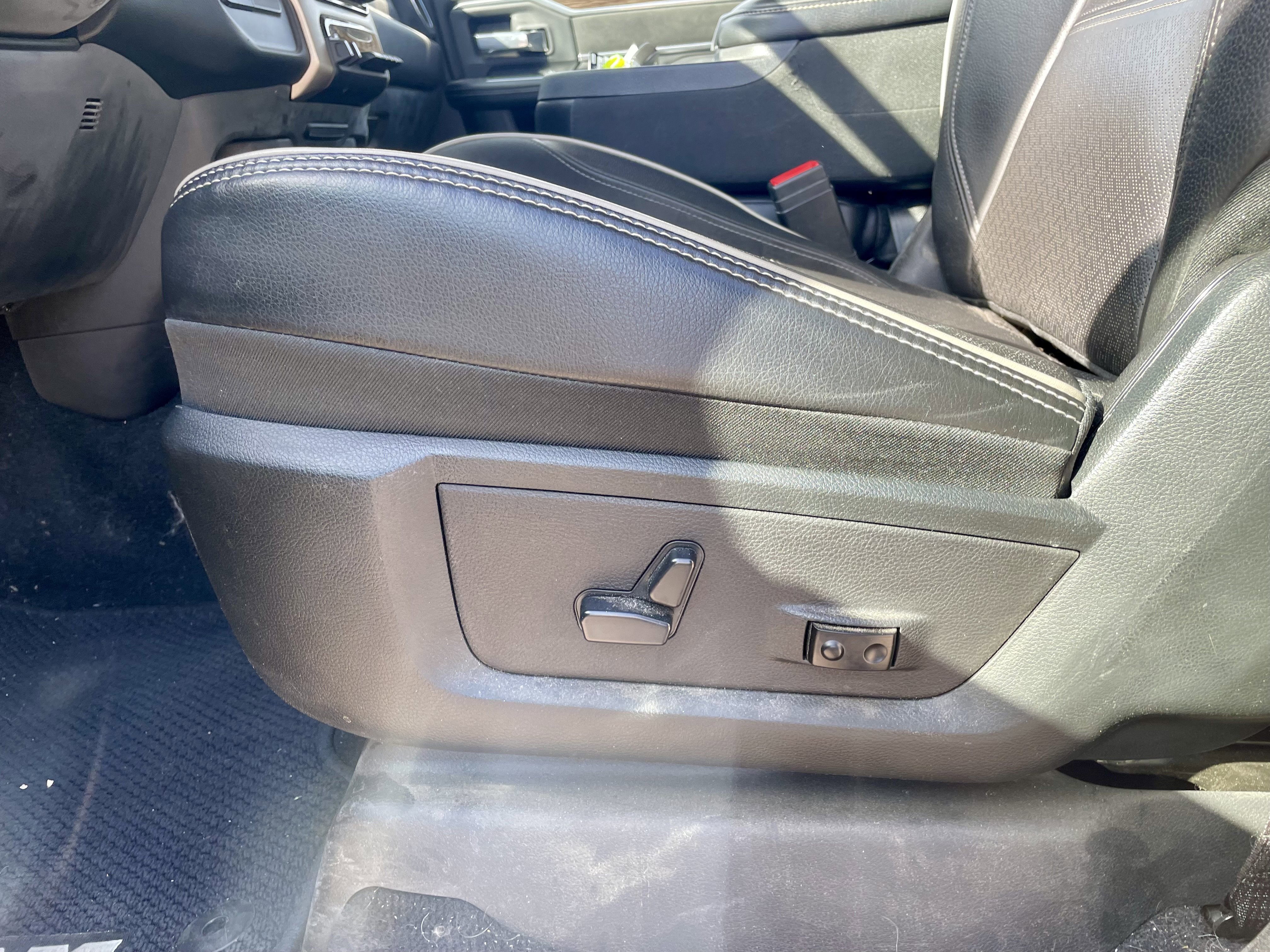 Used 2019 RAM 3500 Laramie AWD/4WD image 12
