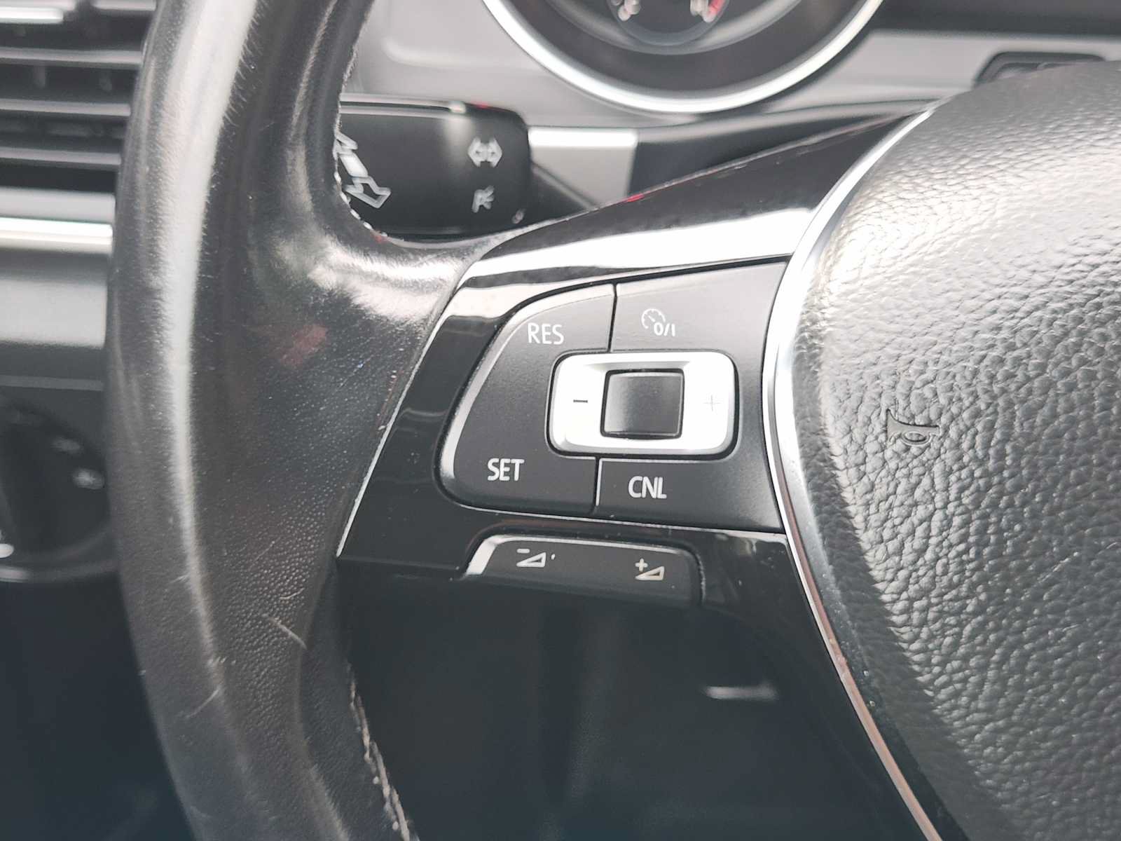 Used 2018 Volkswagen Atlas SE AWD/4WD image 29