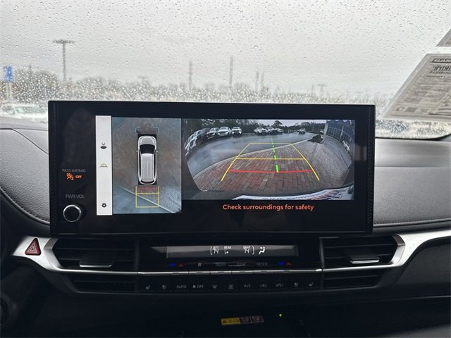 Used 2025 Toyota Sienna Platinum image 19