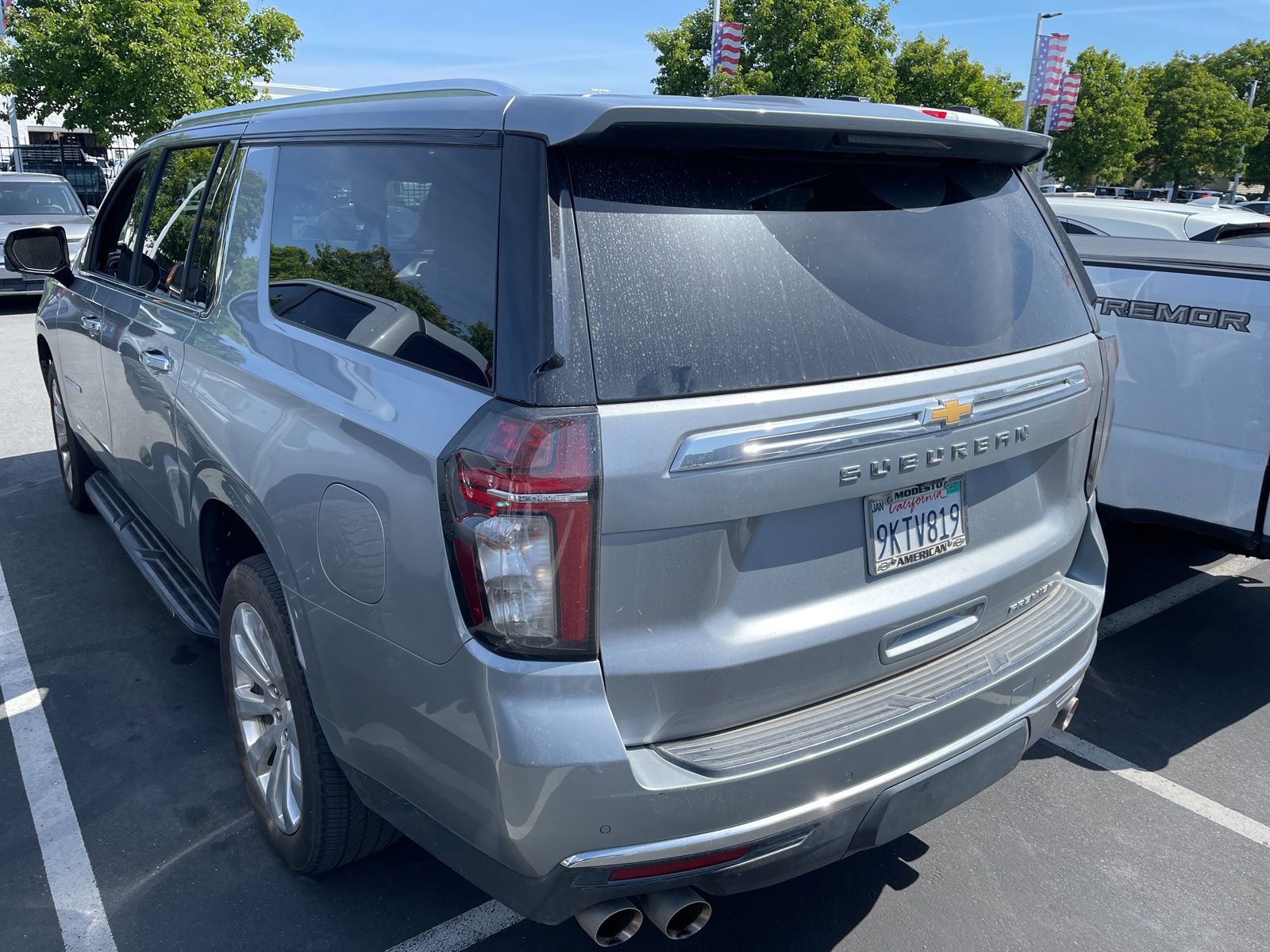 Used 2024 Chevrolet Suburban Premier AWD/4WD image 2