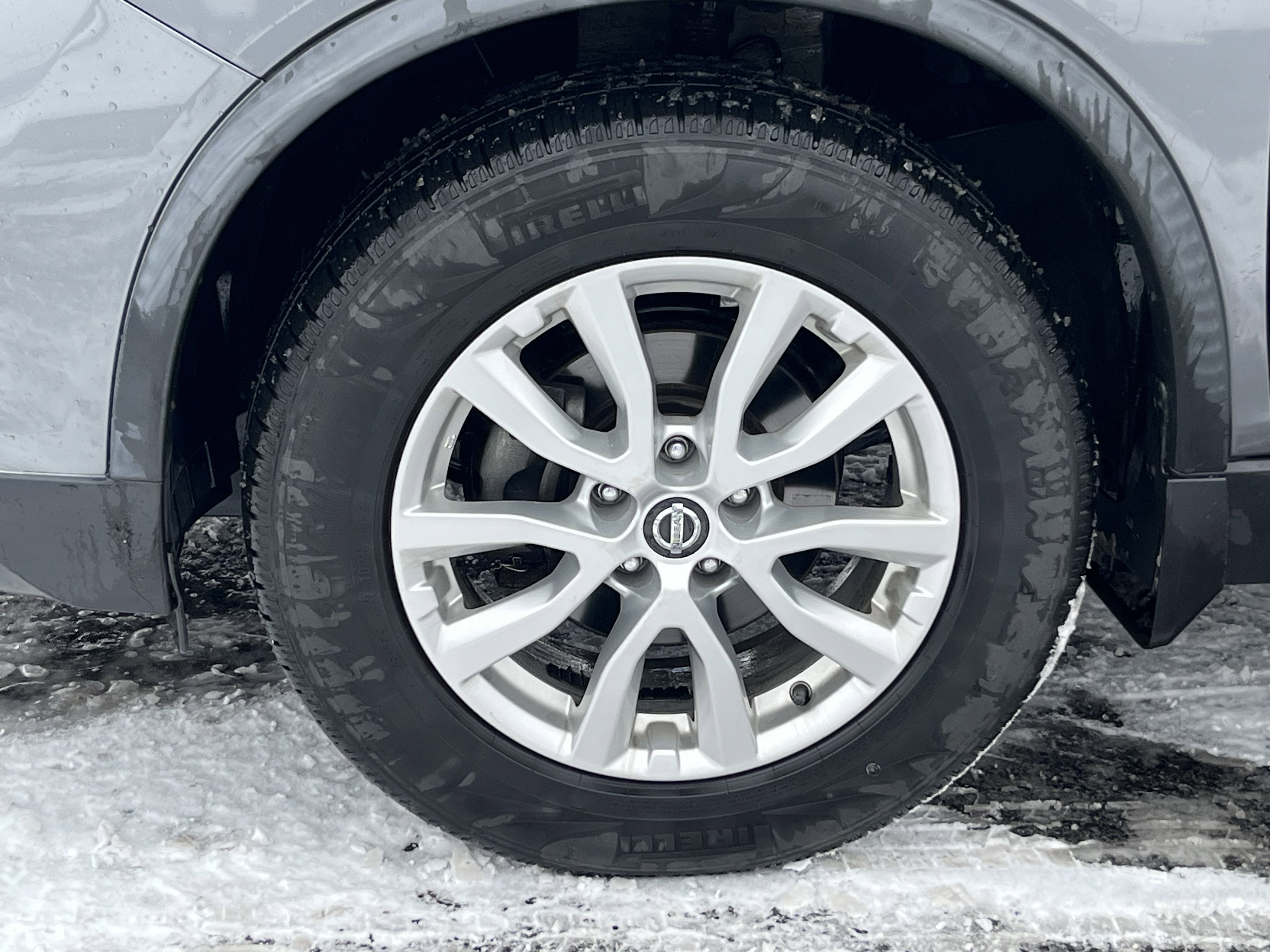 Used 2017 Nissan Rogue SV w/ Sun & Sound Touring Package image 12